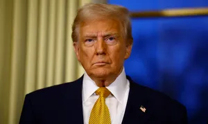 Chiến lược 'ký trước, kiện sau' của ông Trump