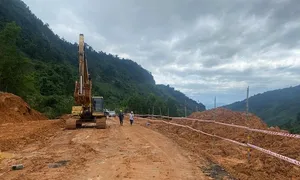 Thông xe đèo Khánh Lê sau 4 ngày sạt lở