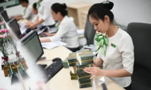 Nhiều ngân hàng tiếp tục giảm mạnh nhân sự Nhiều ngân hàng tiếp tục giảm mạnh nhân sự