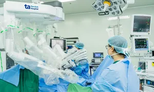 Robot hỗ trợ bác sĩ phẫu thuật ung thư tuyến tiền liệt Robot hỗ trợ bác sĩ phẫu thuật ung thư tuyến tiền liệt