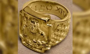 Vatican công bố chiếc nhẫn quyền lực của Giáo hoàng Leo XIV Vatican công bố chiếc nhẫn quyền lực của Giáo hoàng Leo XIV