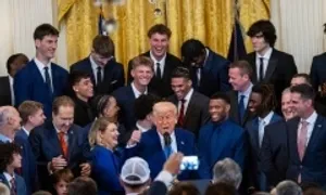 Ông Trump nói đùa về chiều cao của Barron Ông Trump nói đùa về chiều cao của Barron