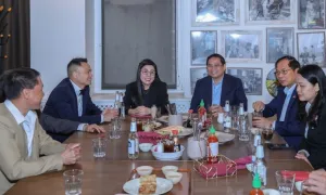 Thủ tướng thưởng thức phở, cà phê Việt Nam ở Estonia Thủ tướng thưởng thức phở, cà phê Việt Nam ở Estonia