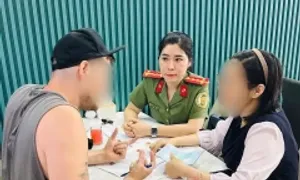 Công an trục xuất du khách nước ngoài sửa thời gian trên thị thực Công an trục xuất du khách nước ngoài sửa thời gian trên thị thực