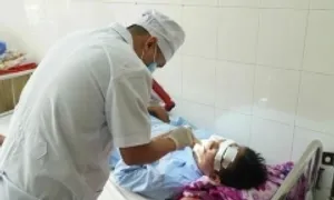 Va chạm máy bay phun thuốc, người đi xe máy bị thương nặng Va chạm máy bay phun thuốc, người đi xe máy bị thương nặng