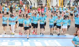 Chủ tịch UBND tỉnh Bình Định chạy 5km VM Quy Nhơn Chủ tịch UBND tỉnh Bình Định chạy 5km VM Quy Nhơn
