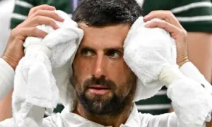 Djokovic, Sinner khởi đầu thuận lợi ở Wimbledon Djokovic, Sinner khởi đầu thuận lợi ở Wimbledon