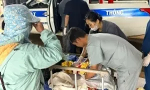 Sản phụ sinh con trên xe cảnh sát Sản phụ sinh con trên xe cảnh sát