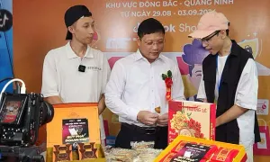 'Lãnh đạo livestream bán hàng là hình thức tiếp thị chính quyền văn minh' 'Lãnh đạo livestream bán hàng là hình thức tiếp thị chính quyền văn minh'