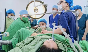 Sản phụ băng huyết nguy kịch sau hai tuần sinh con Sản phụ băng huyết nguy kịch sau hai tuần sinh con