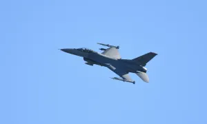 Tiêm kích F-16 chặn máy bay gần sân golf của ông Trump