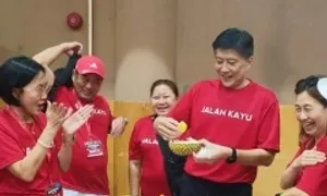 Nghị sĩ Singapore dẫn cử tri sang Malaysia ăn sầu riêng để cảm ơn Nghị sĩ Singapore dẫn cử tri sang Malaysia ăn sầu riêng để cảm ơn