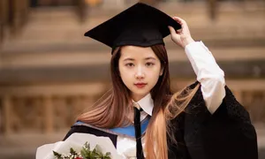Tiến sĩ toán Oxford bị chỉ trích vì 'quá xinh đẹp' Tiến sĩ toán Oxford bị chỉ trích vì 'quá xinh đẹp'