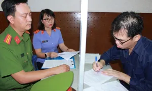 Chiêu thâu tóm đất 'vàng' ở TP HCM của ông Đinh Trường Chinh Chiêu thâu tóm đất 'vàng' ở TP HCM của ông Đinh Trường Chinh