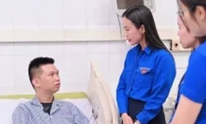 Chàng trai cứu bốn người vụ lật tàu Vịnh Xanh được vinh danh Chàng trai cứu bốn người vụ lật tàu Vịnh Xanh được vinh danh
