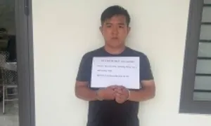 Giả nhân viên ngân hàng, lừa tiền 14 người Giả nhân viên ngân hàng, lừa tiền 14 người