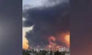 Thành phố miền trung Ukraine rung chuyển vì đòn tập kích của Nga Thành phố miền trung Ukraine rung chuyển vì đòn tập kích của Nga