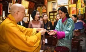 Phu nhân Chủ tịch nước và Hoàng hậu Bhutan thăm chùa Trấn Quốc Phu nhân Chủ tịch nước và Hoàng hậu Bhutan thăm chùa Trấn Quốc