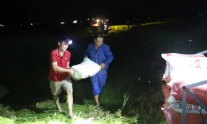 Người miền Trung chạy đua trước bão Người miền Trung chạy đua trước bão