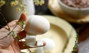 Nên đậy hay mở vung khi luộc trứng? Nên đậy hay mở vung khi luộc trứng?