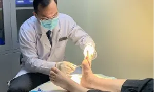 Bàn chân nhiễm trùng do biến chứng tiểu đường